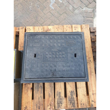 POLYMER MEDIUM DUTY MANHOLE COVER AND FRAME 670X520MM 44KG
