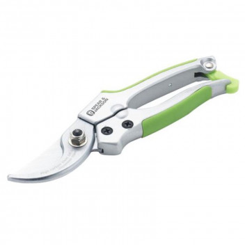 FIRST CUT GREEN BYPASS SECATEURS WITH METAL HANDLE