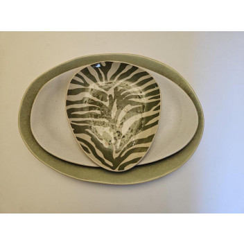 GINGHAM CERAMIC OVAL ASSORTED 3PIECE PLATE SET 43X30CM
