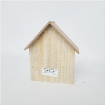 WOOD HOUSE WITH ROOF 150MM